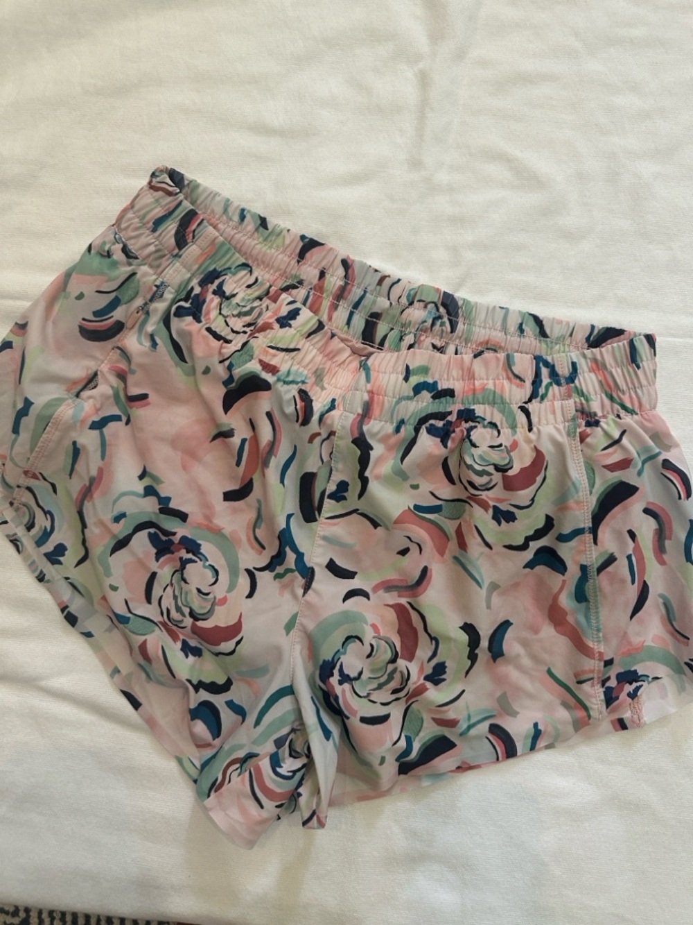 Athleta Printed 3 in Hustle Shorts - Light Pink with floral accents